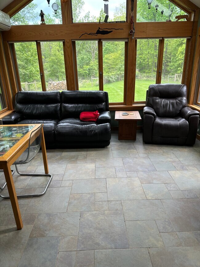 Building Photo - 16 Gibbons Ln