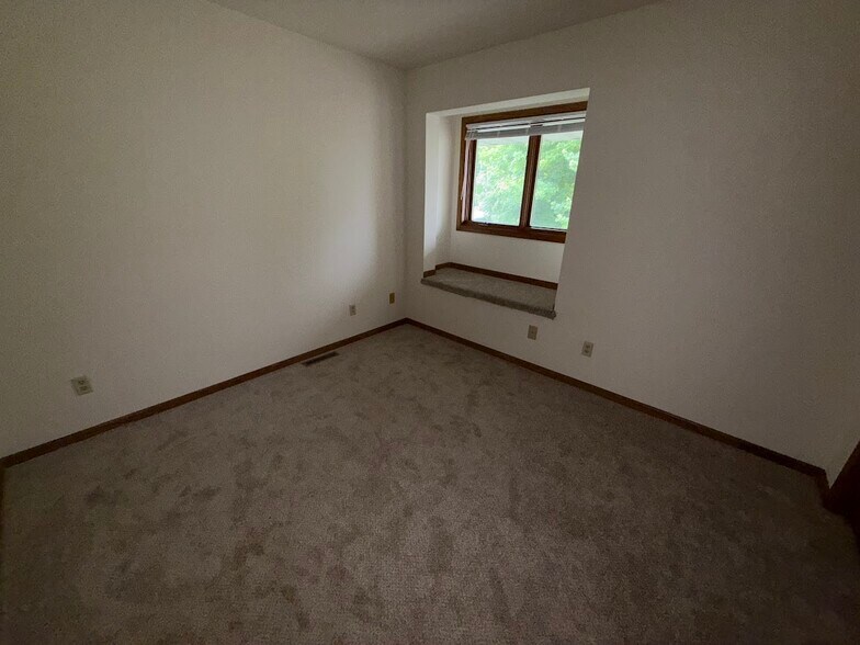 Building Photo - 1627 Rustic Dr