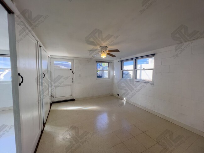 Building Photo - 435