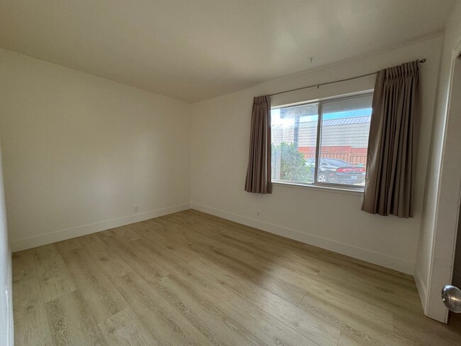 Building Photo - Adorable 2 bed 1 bath unit located in a 4 Plex close to Downtown Vacaville!!