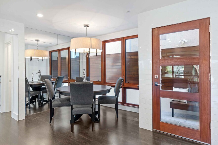 Building Photo - 716 Manhattan Ave