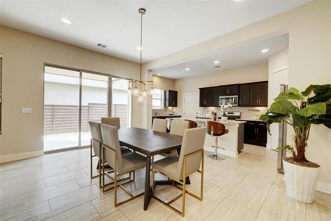 Building Photo - 1603 Arcilla St