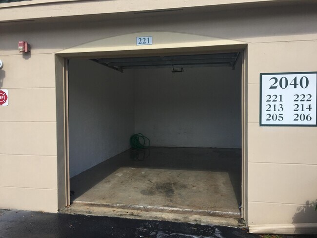 Building Photo - 2040 Greenview Shores Blvd