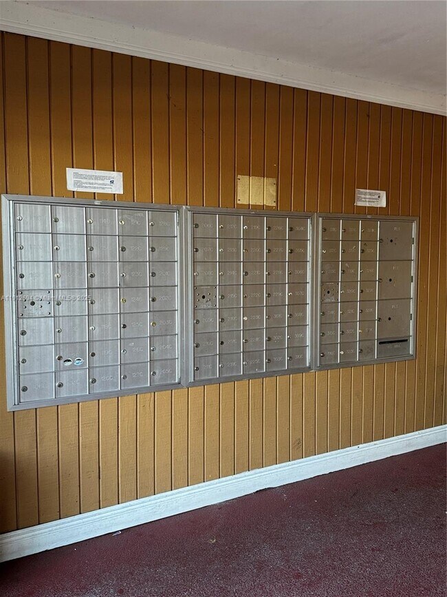 Building Photo - 1330 W 54th St