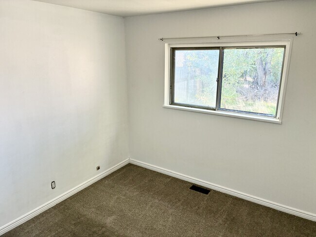 Building Photo - 631 N 120 E