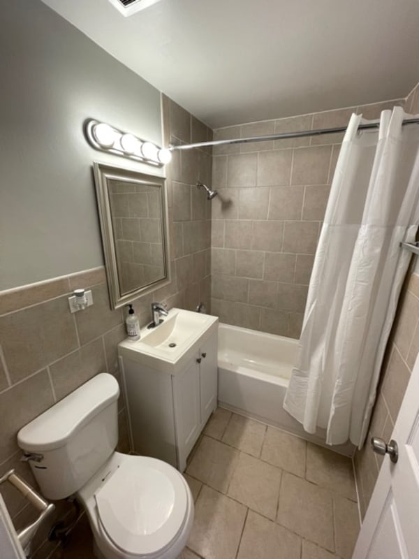 Building Photo - 517 S Milwaukee Ave