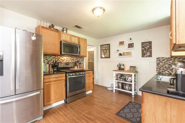 Building Photo - 211 W 55th St