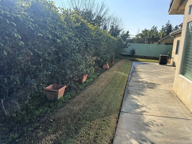 Building Photo - 10824 N Bunker Hill Dr