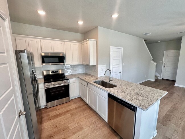 Building Photo - Luxury 2-Story, 3-Bed/ 2.5-Bath Duplex in ...