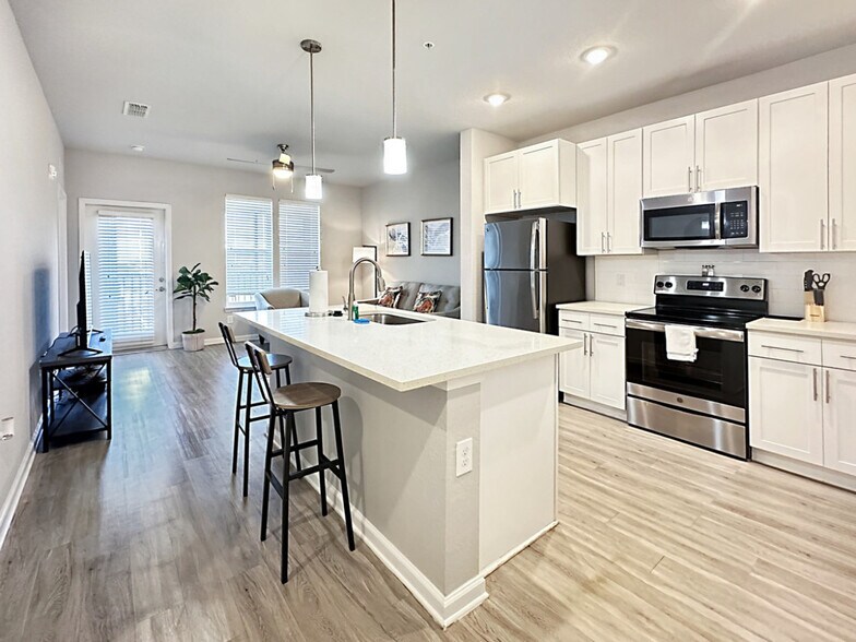 Building Photo - 1323 Sands Ter E