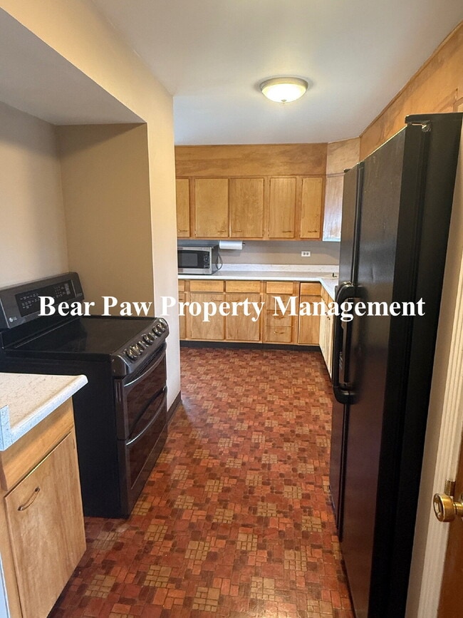 Building Photo - Views for Miles!!