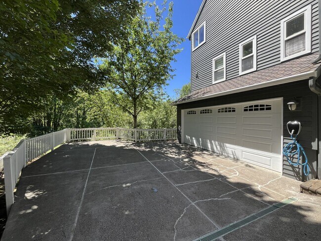 Building Photo - 1922 NW New Hope Ct