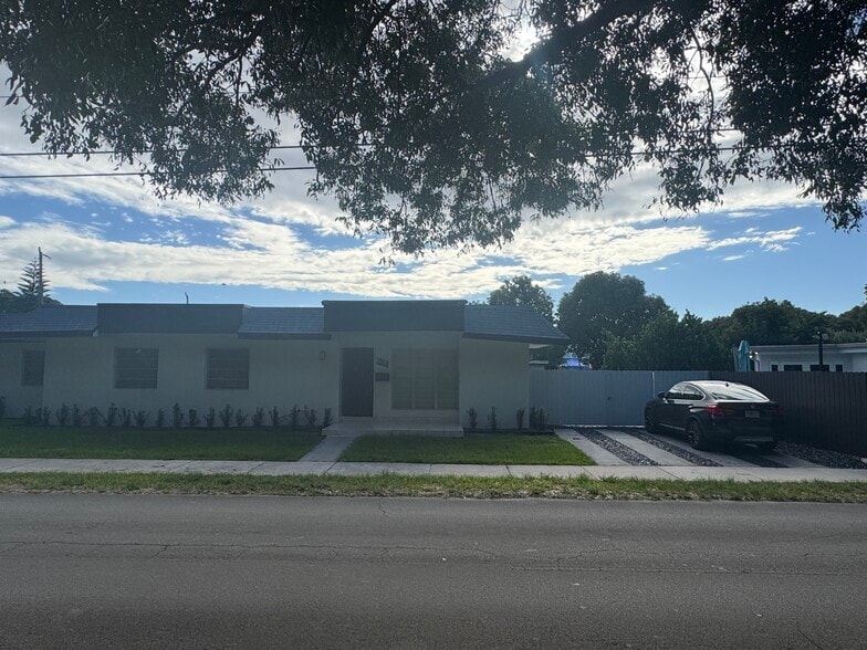 Building Photo - 1350 SW 34th Ave