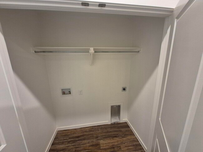 Building Photo - 2112 N Jayton Ave