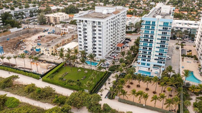 Building Photo - 9172 Collins Ave