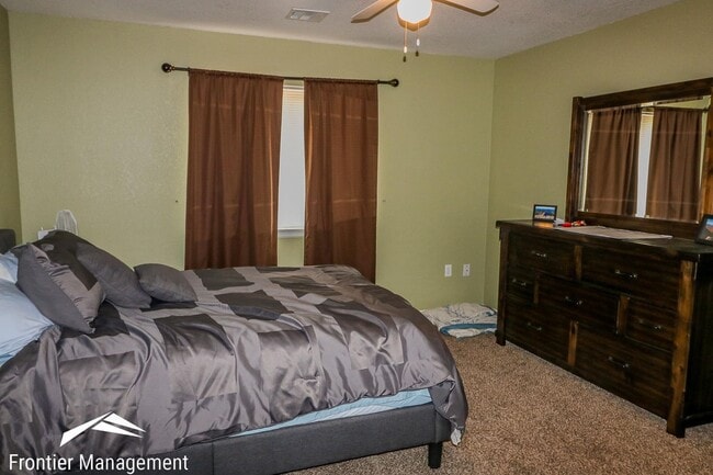 Building Photo - Cozy 3 Bedroom Duplex on the South Side of Manhattan!