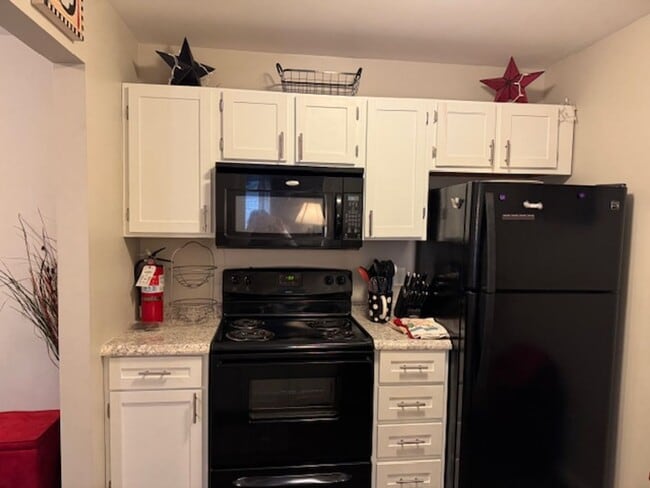 Building Photo - Apartment Located Minutes from Downtown Lexington