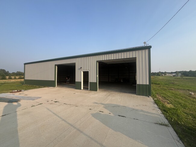 Building Photo - 4421 Tamarack Rd