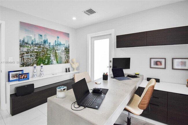 Building Photo - 14441 S Biscayne River Dr