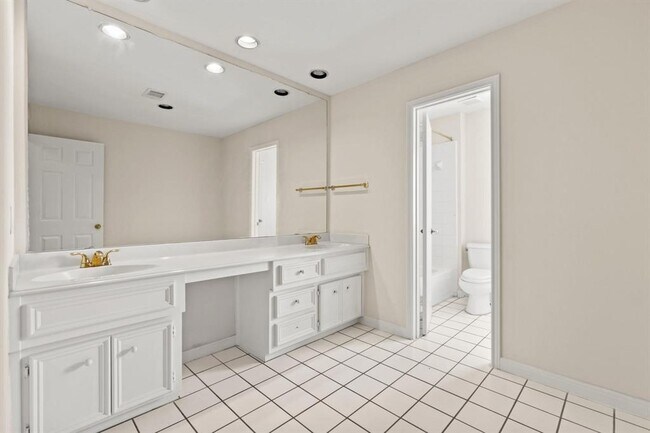 Building Photo - 3718 Stocksbridge Dr
