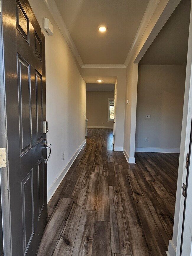 Building Photo - 558 Laxton Rd