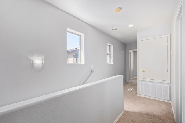 Building Photo - Amazing 3 Bedroom Home in Great Queen Cree...