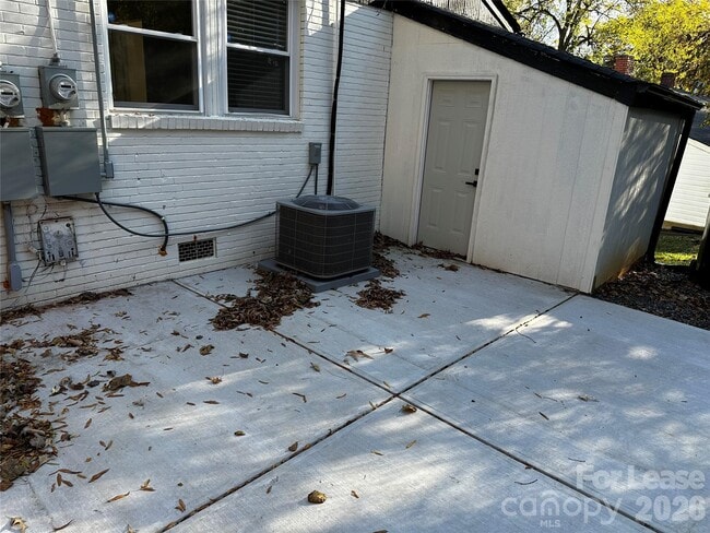 Building Photo - 1450 Academy St