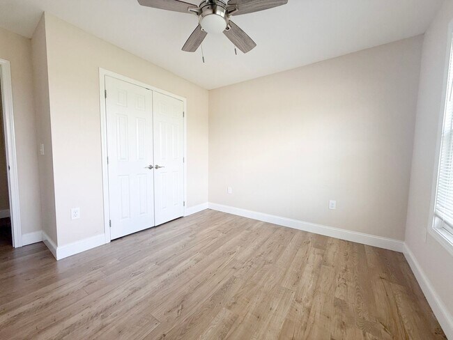 Building Photo - Bright & Spacious 3BR/2BA Home with 2-Car Garage Near I-40 in Crossville