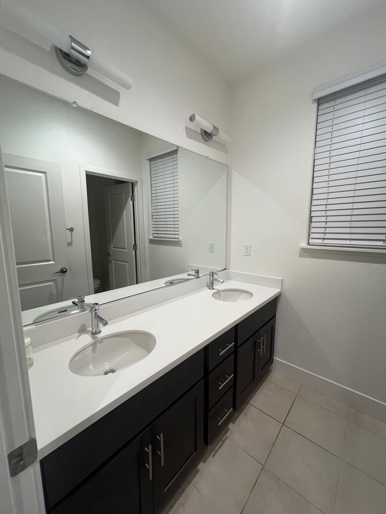 Building Photo - 857 Barney Cmn