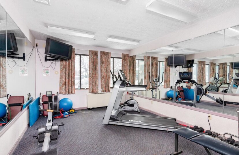 Building Photo - 10 Kellogg Rd