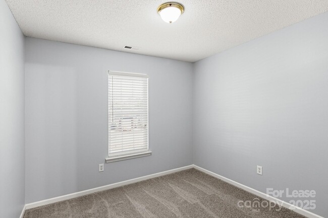 Building Photo - 6828 Ayrshire Glen Pl