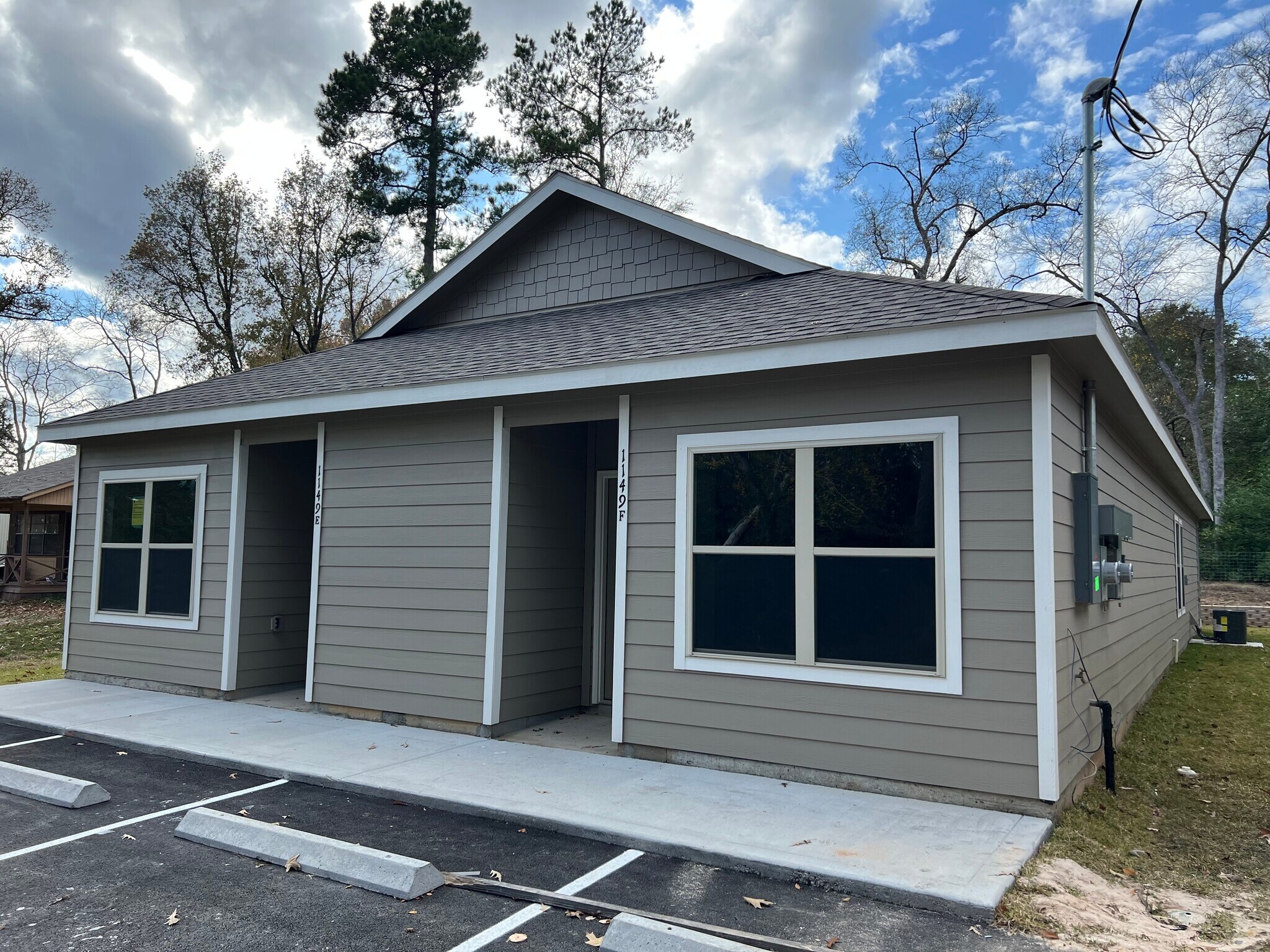 Building Photo - 1149 Southwood Dr