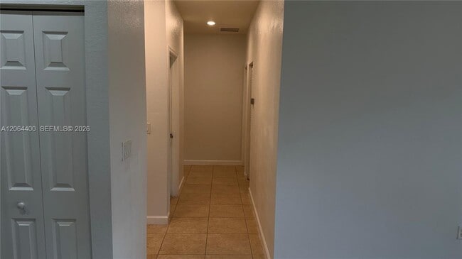 Building Photo - 737 SE 37th Pl