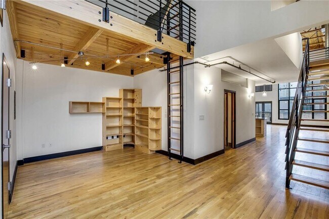 Building Photo - 411 Brazos St