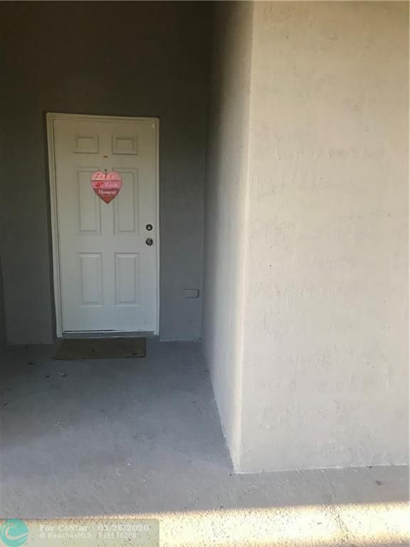Building Photo - 2801 Riverside Dr