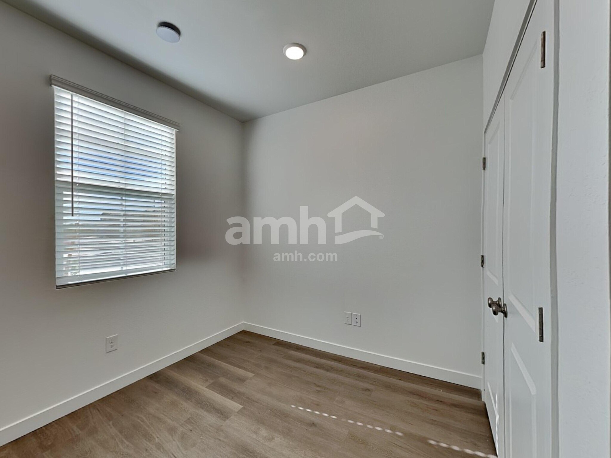 Building Photo - 18492 W Cottontail Ln