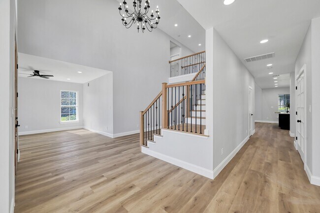 Building Photo - 49 Winterhaven Ln