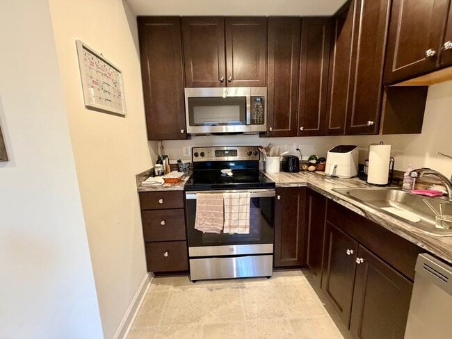 Building Photo - 1076 Delphi Ln