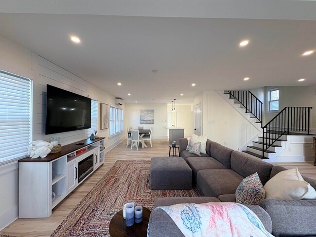 Building Photo - 6 N Jasper Ave