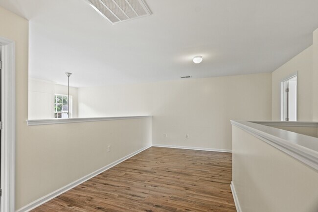 Building Photo - 465 Green Park Ln