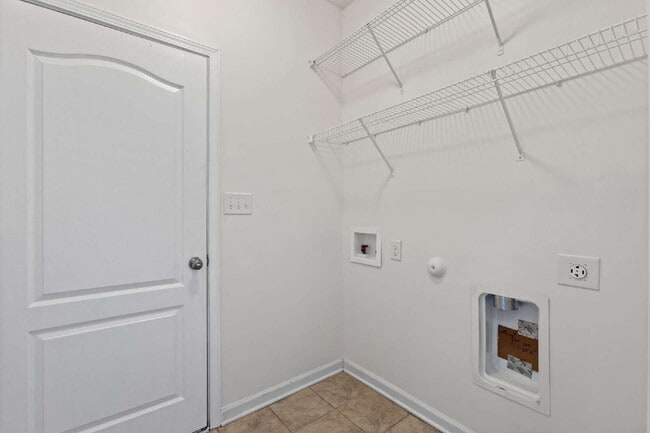 Building Photo - Spacious 4-Bedroom Gem with 2.5 Baths in t...