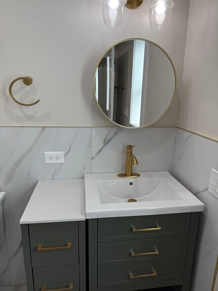 Master Bath - 330 Barton Ave