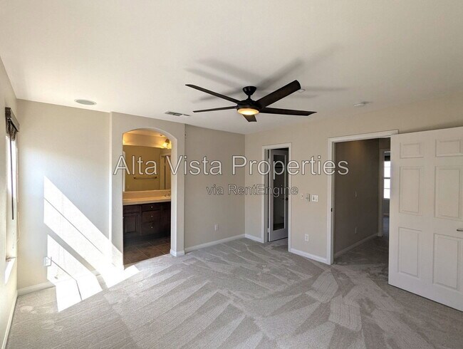 Building Photo - 10521 Zenor Ln