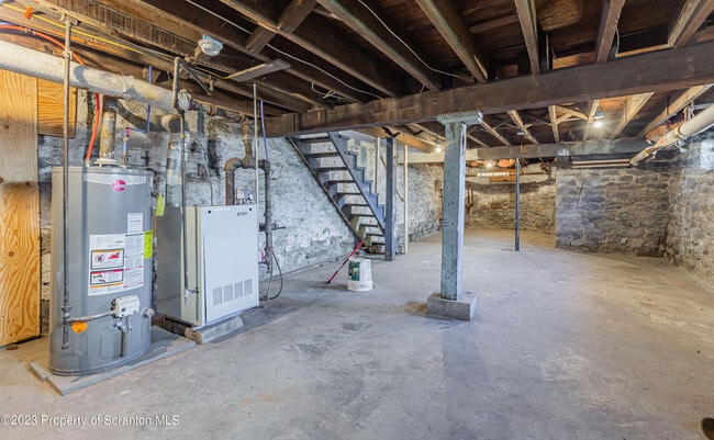 Building Photo - 802 Quincy Ave