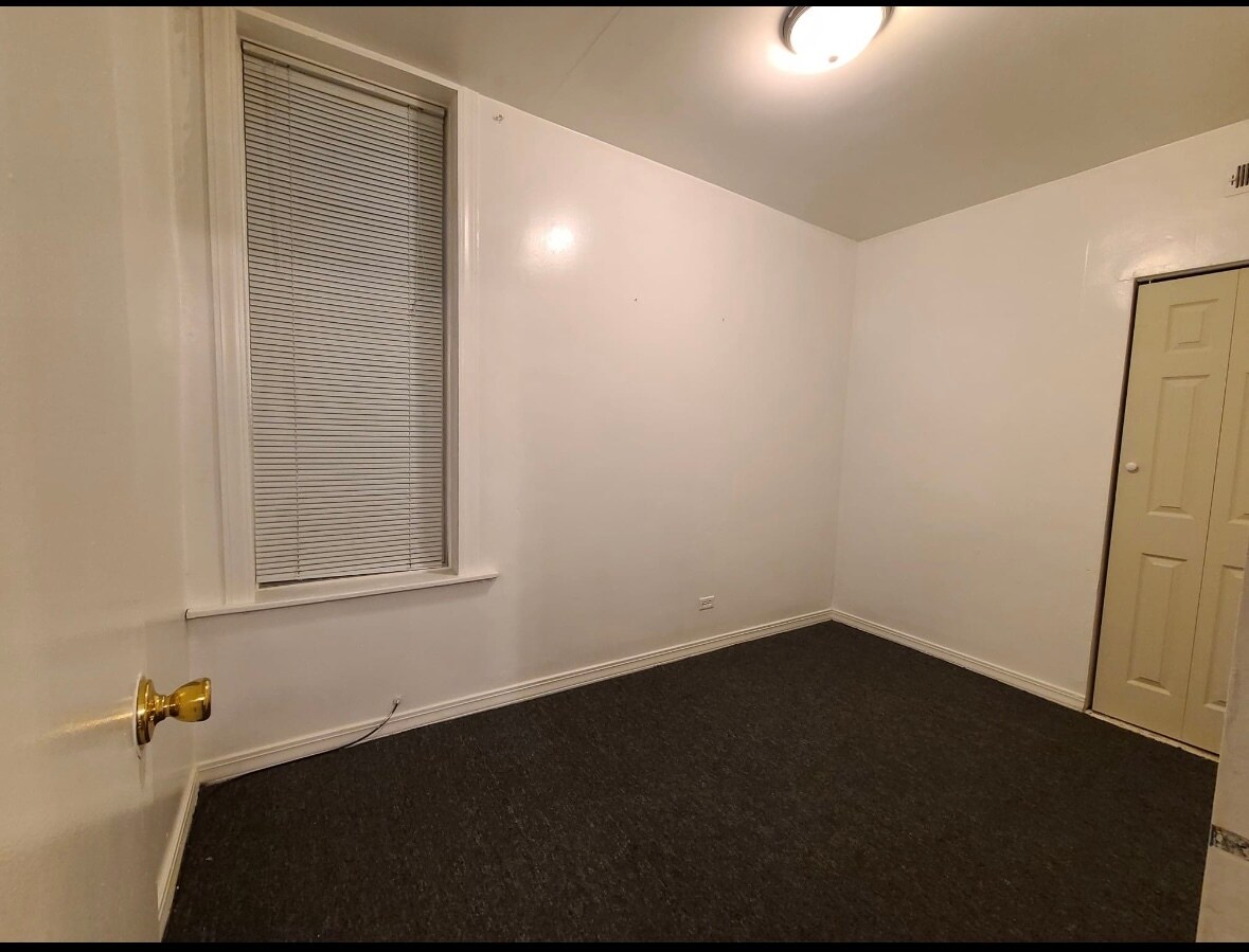 Building Photo - 1235 N Artesian Ave