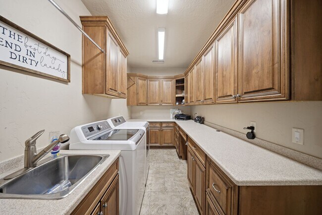 Building Photo - Home with Chef’s Kitchen & RV Parking