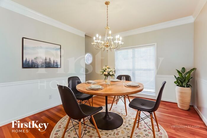 Building Photo - 6201 Windsor Ln