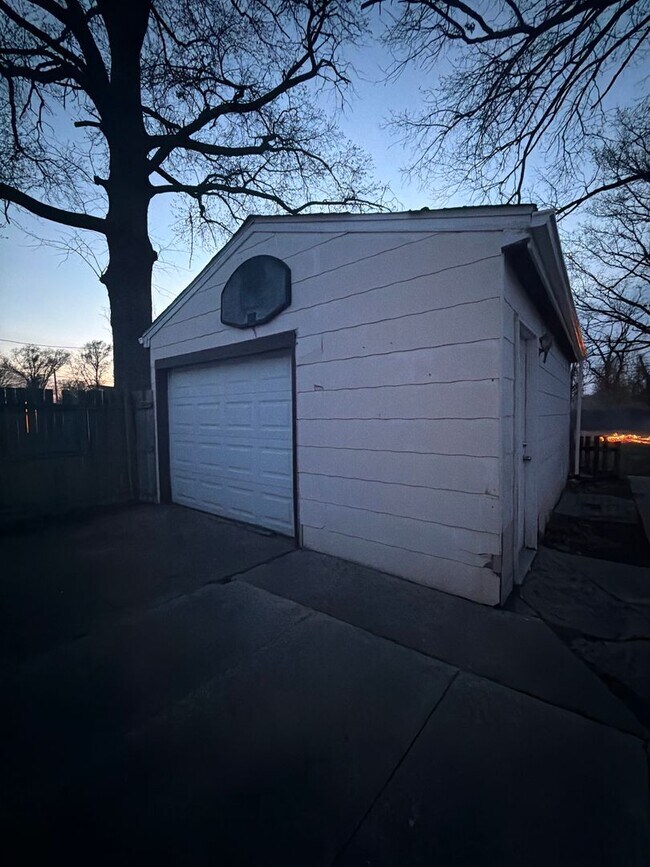 Building Photo - 3 bed | 1 bath Home for Rent in Granite City