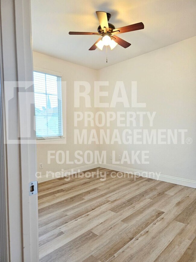 Building Photo - Spacious 3 bedroom 2.5 bath in North Natomas