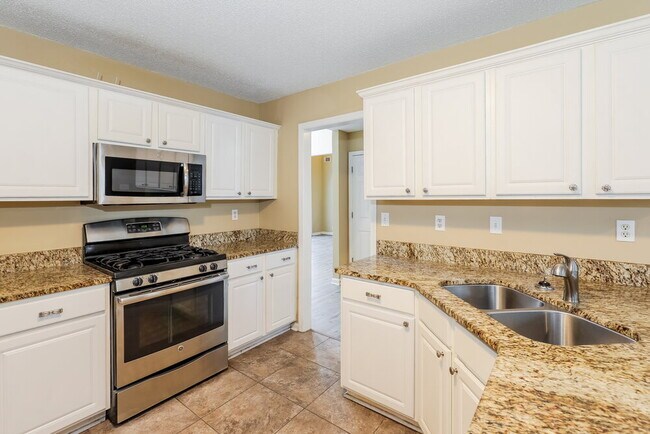 Building Photo - 198 Sawgrass Way